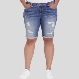 TORRID Boyfriend Bermuda Vintage Stretch - Medium Wash